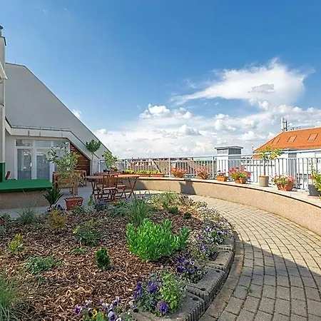 Rooftop With Deep Garage 3* Budapest